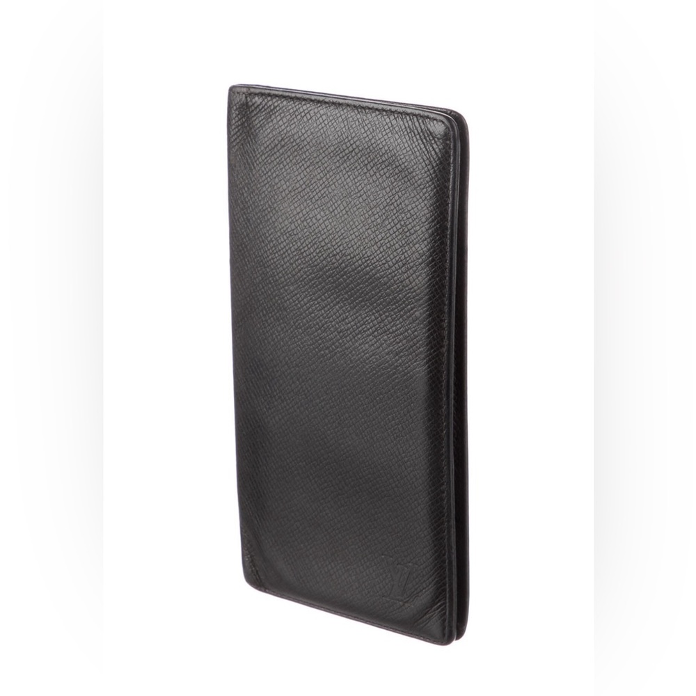 LOUIS VUITTON 🖤 Taiga Leather Wallet